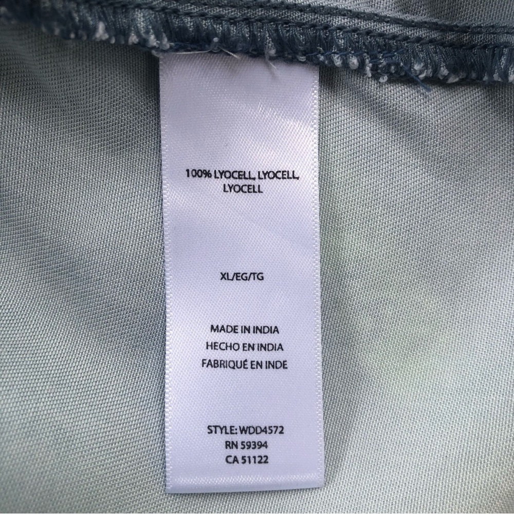 beachlunchlounge Light Blue to White Ombre Sleeveless Chambray Dress - Picture 9 of 10